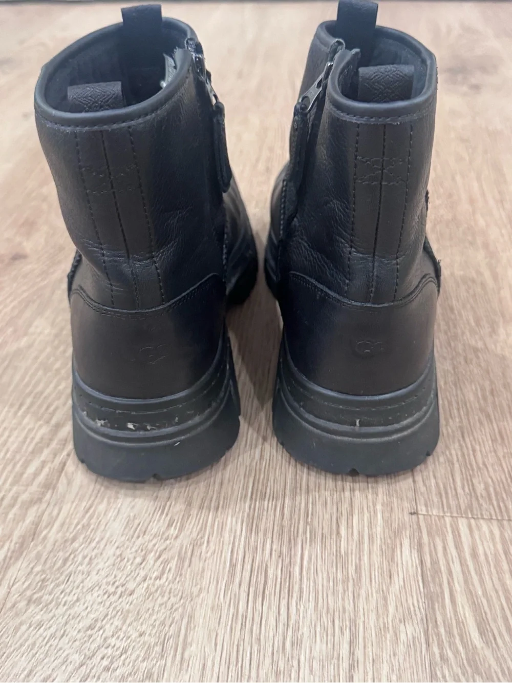 UGG Men’s Skyview Classic Pull-On Waterproof Black Leather Boots Sz 11